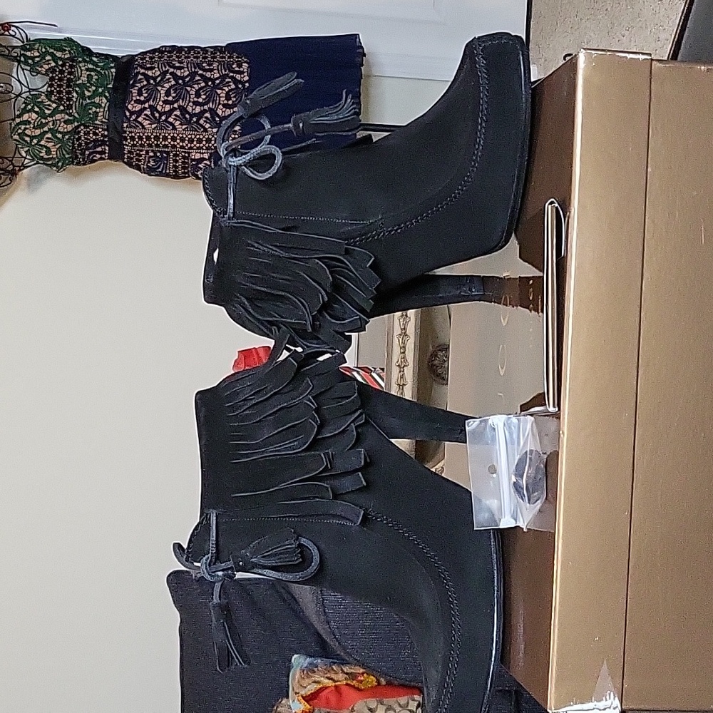 Gucci black fringe ankle boots 38.5 Yellowstone beth Dutton vibe. - Picture 5 of 11